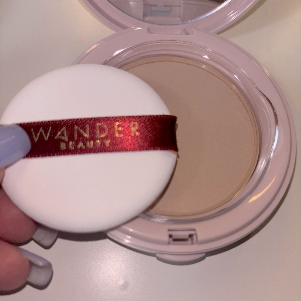 Wander Beauty powder foundation in Light